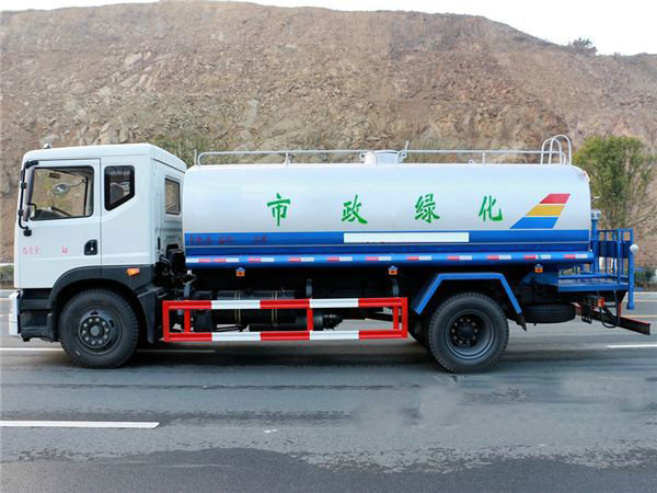 程力洒水车