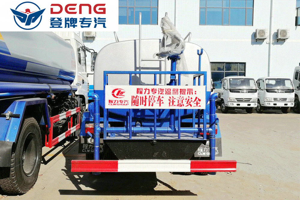 东风8方洒水车_13