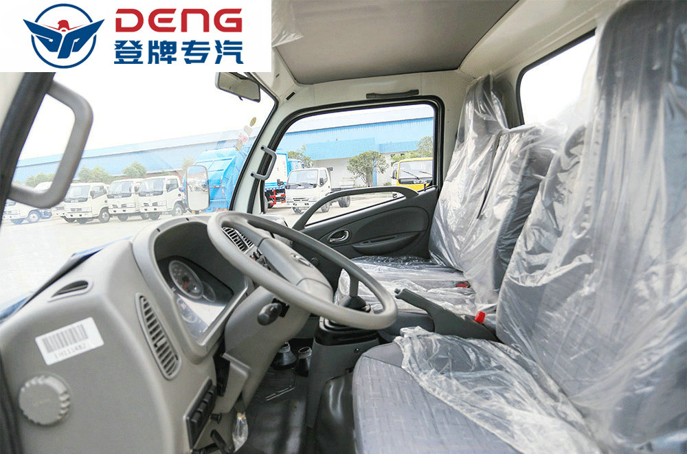 东风5方洒水车01_15