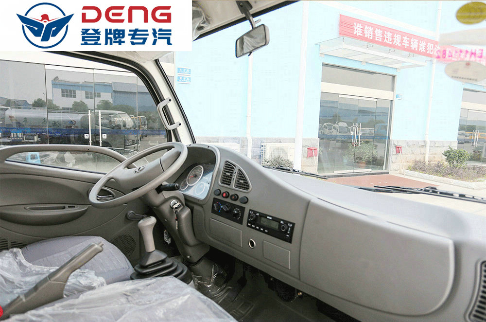 东风5方洒水车01_14