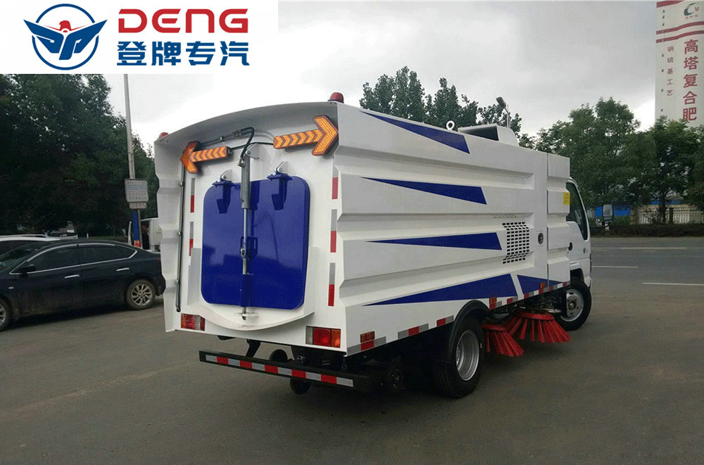 五十铃5方扫路车_11