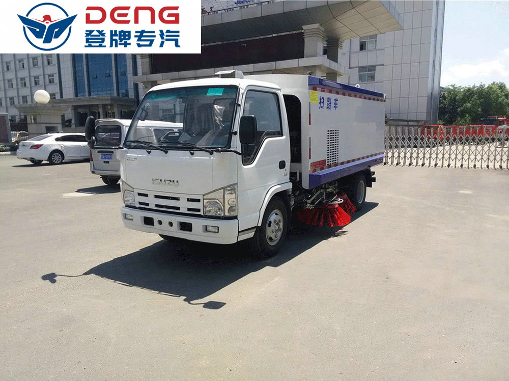 100P五十铃5方扫路车_06