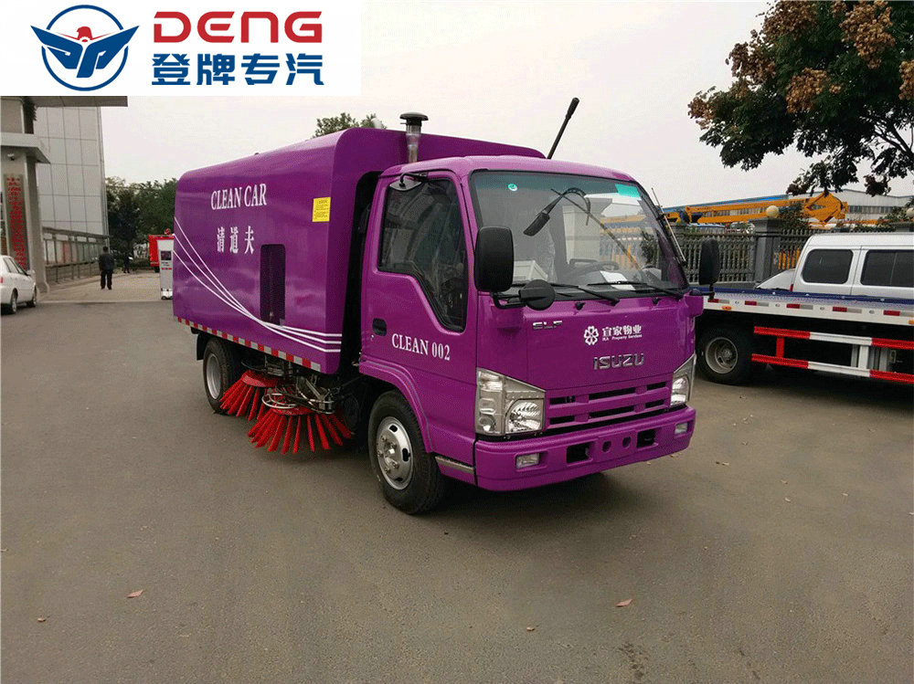 100P五十铃5方扫路车_09