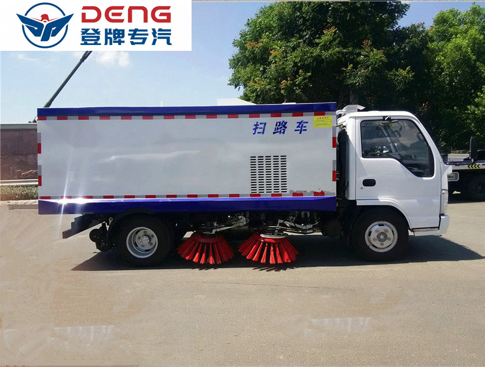 100P五十铃5方扫路车_08