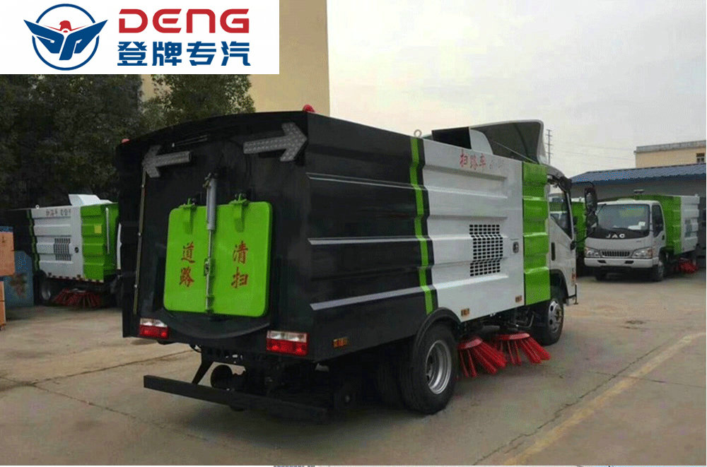 福田康瑞5方扫路车_09