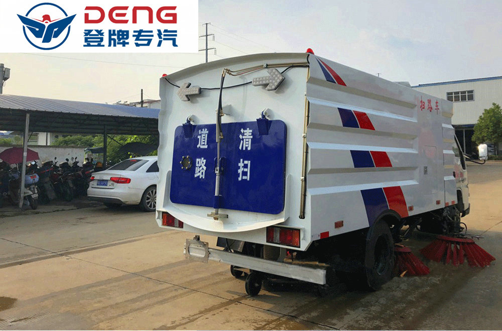 江铃5方扫路车_08