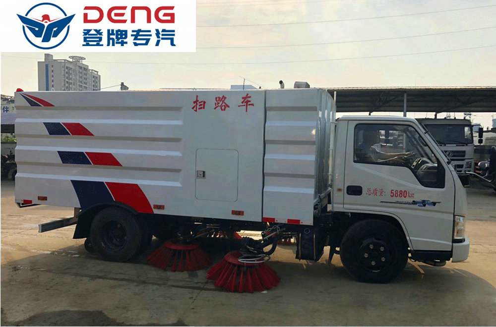 江铃5方扫路车_07