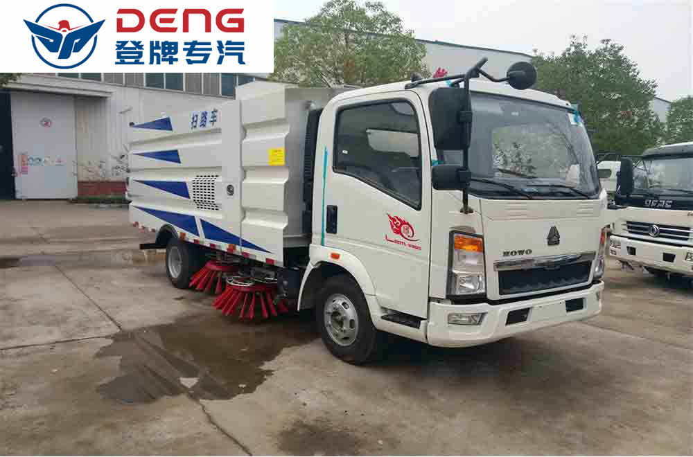 重汽豪沃5方扫路车_06