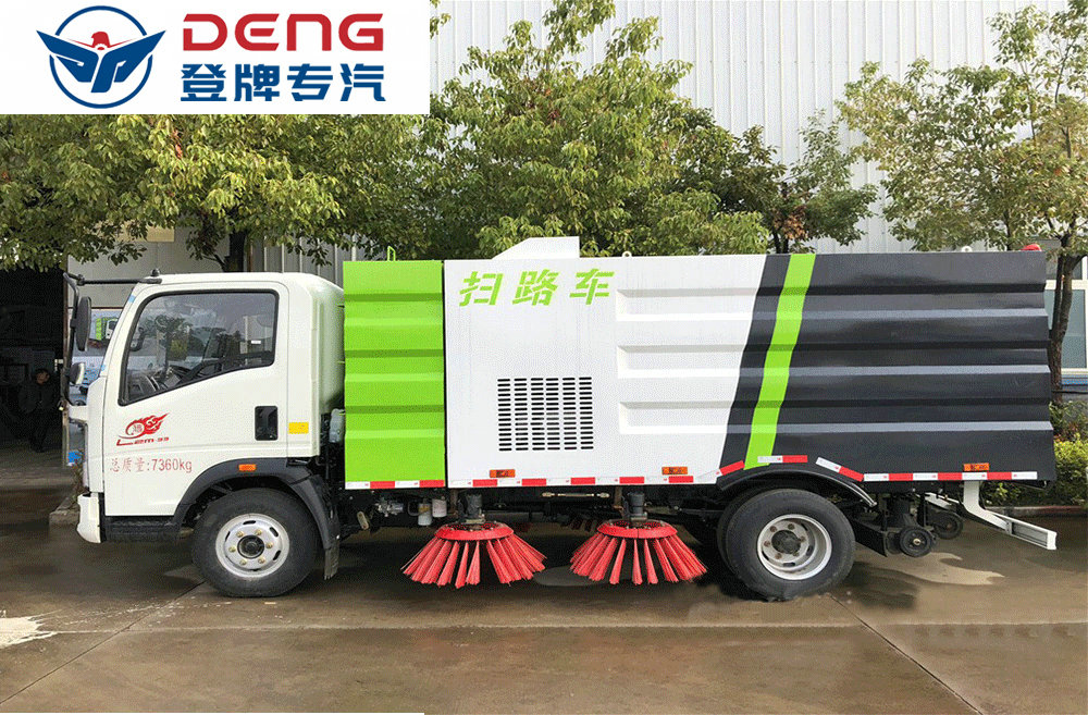 重汽豪沃5方扫路车_08