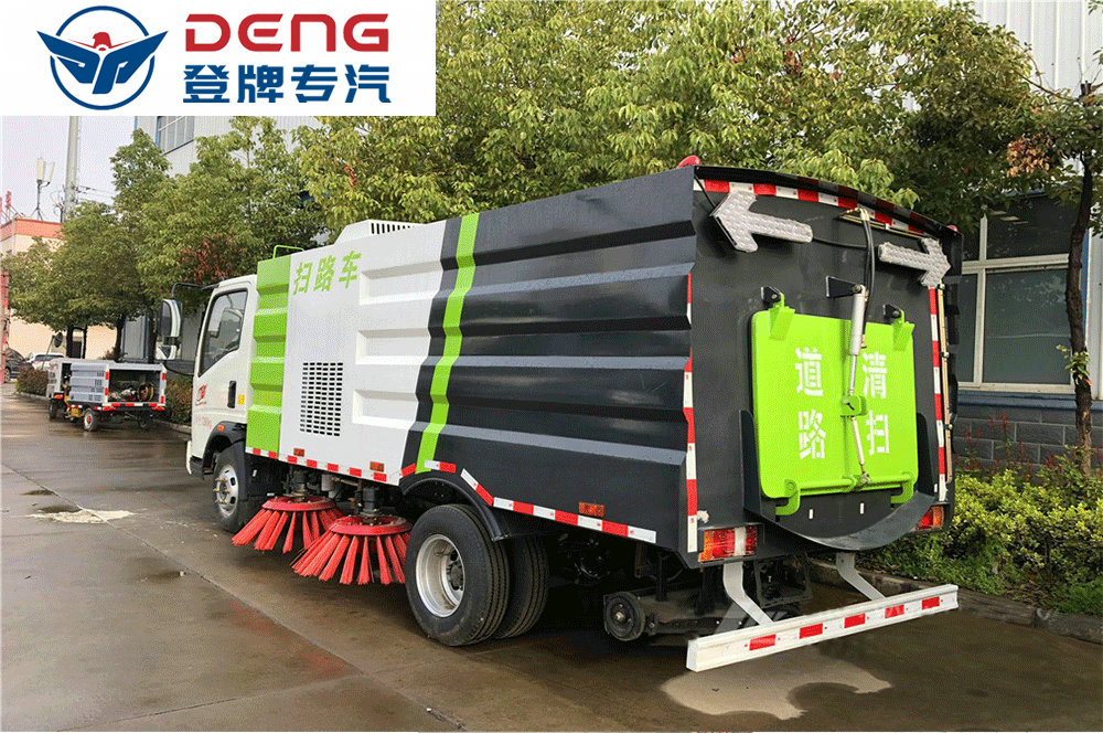 重汽豪沃5方扫路车_09
