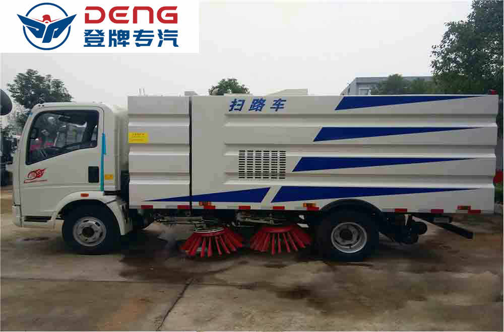 重汽豪沃5方扫路车_07