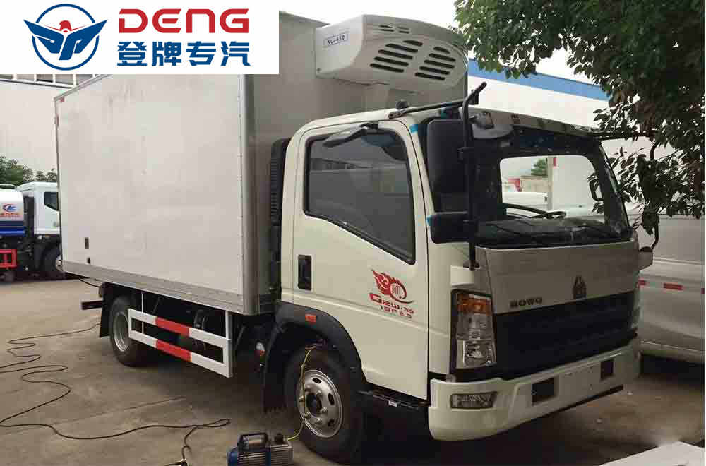 重汽豪沃ZZ5047XLCF341CE145冷藏车_06