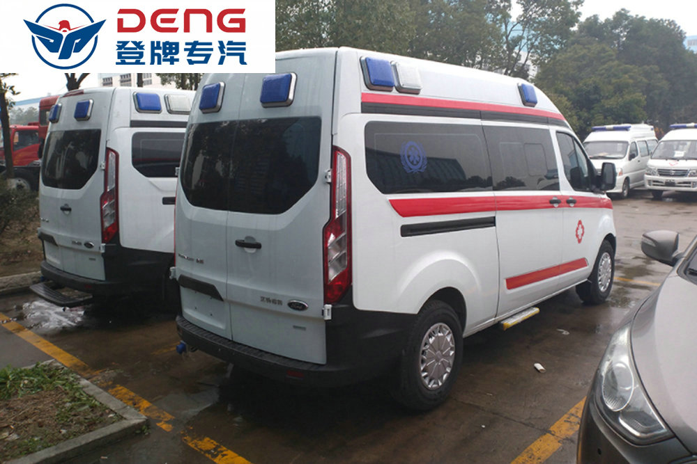 福特全顺救护车_08