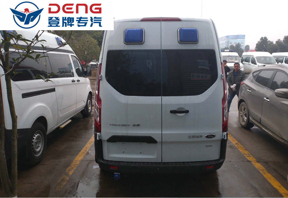 福特全顺救护车_10