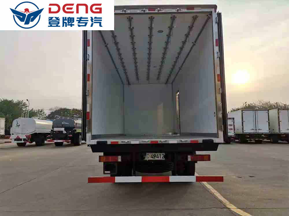 东风天锦冷藏车（高顶双卧）_10