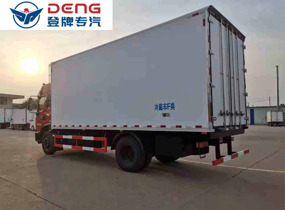 东风天锦冷藏车（高顶双卧）_09