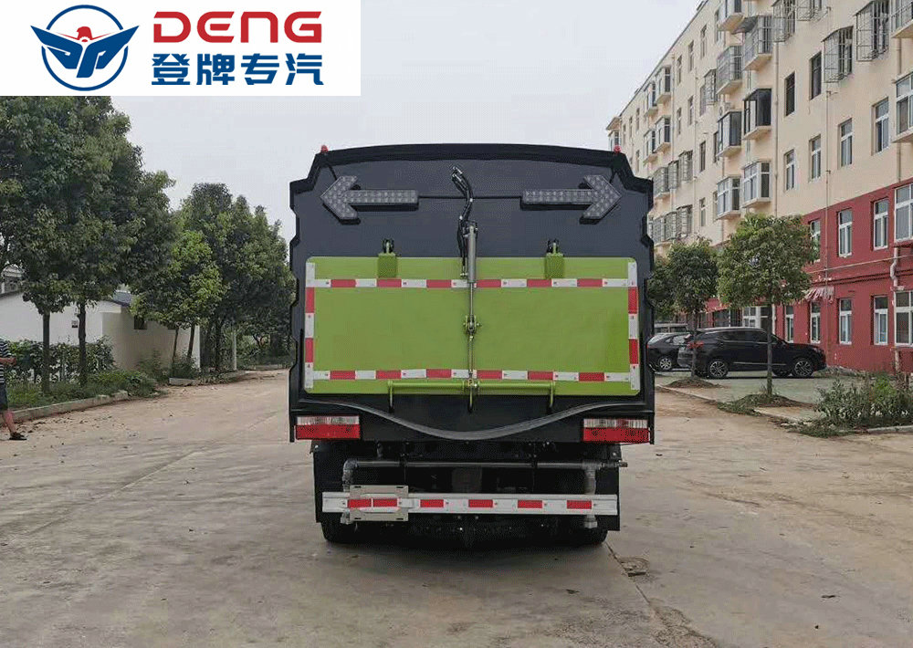 国六东风福瑞卡扫路车_11